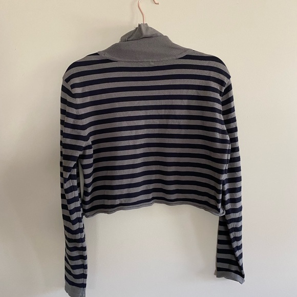 Garage Crop Turtleneck - Picture 6 of 6